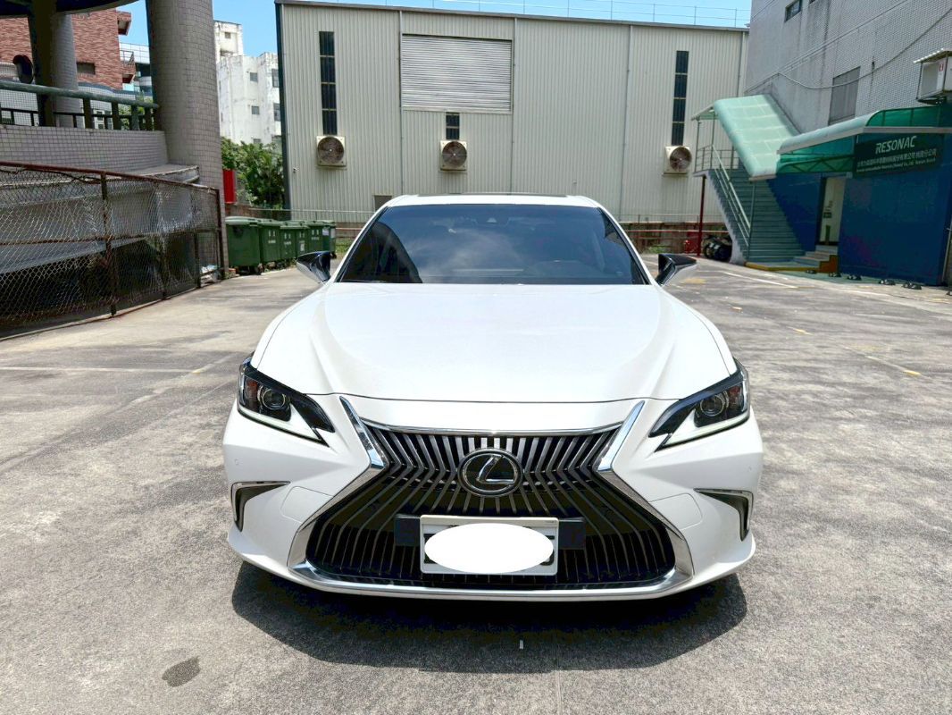 LEXUS