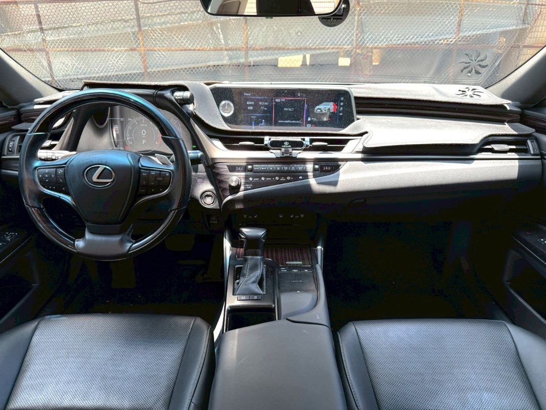 LEXUS