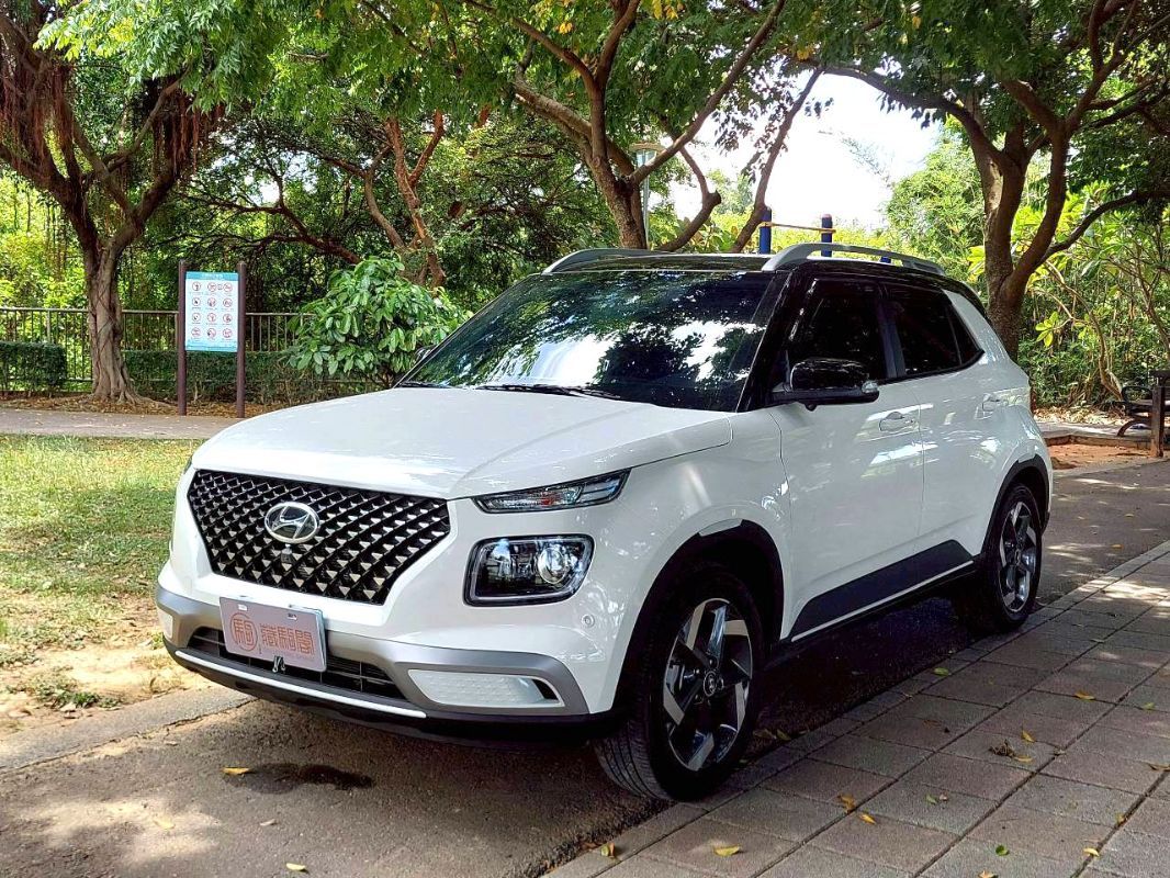 HYUNDAI VENUE