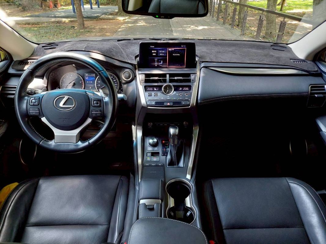 LEXUS