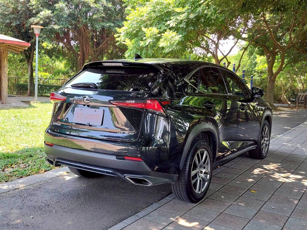 LEXUS